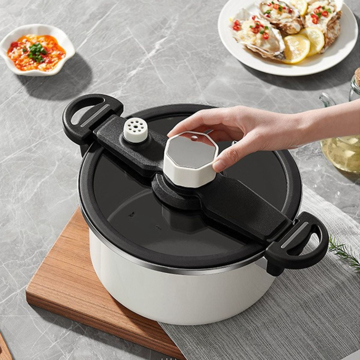 Titanium Enamel Micro-Pressure Cooker (6L)