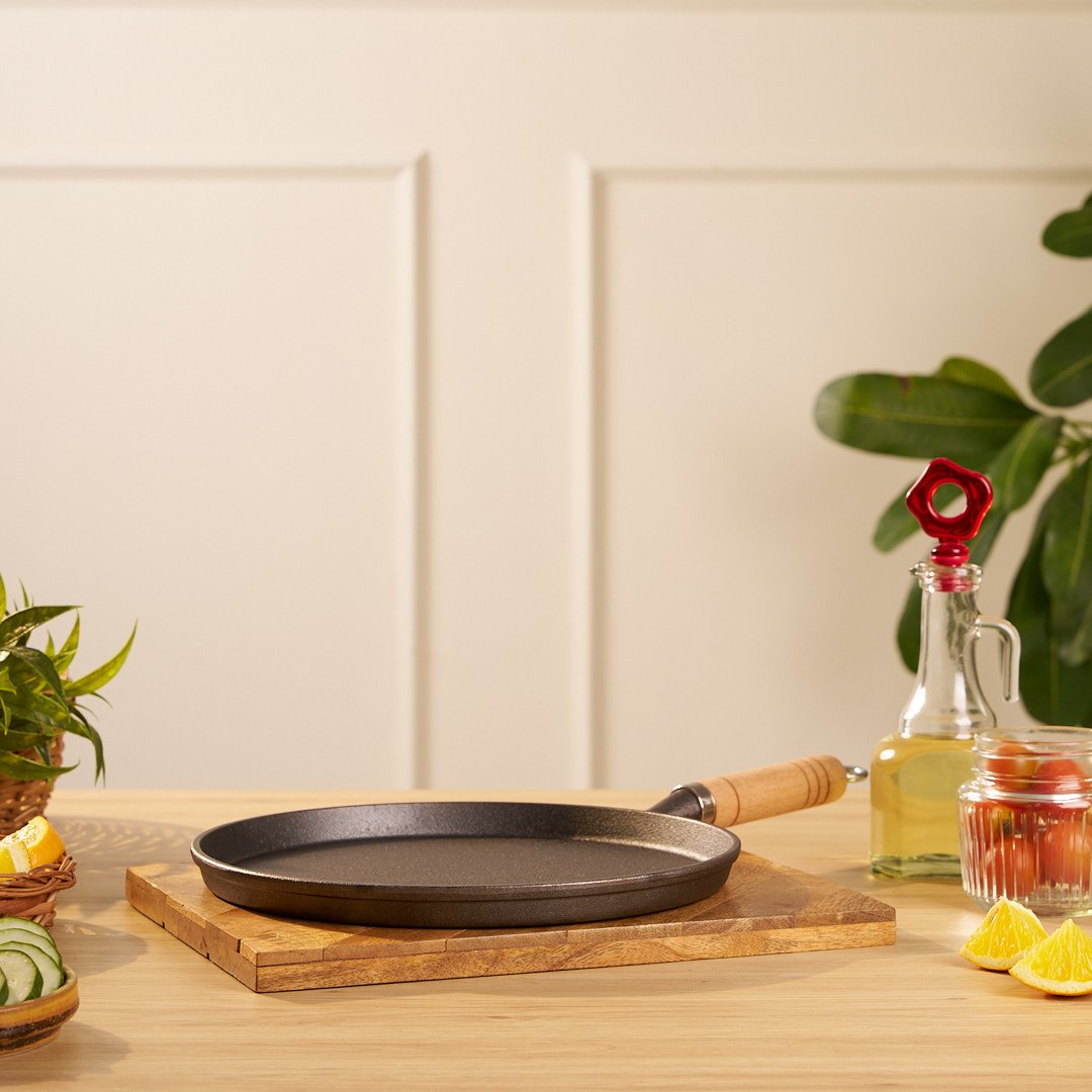 Cast Iron Non-Stick Tawa with Wooden Handle (23 cm)