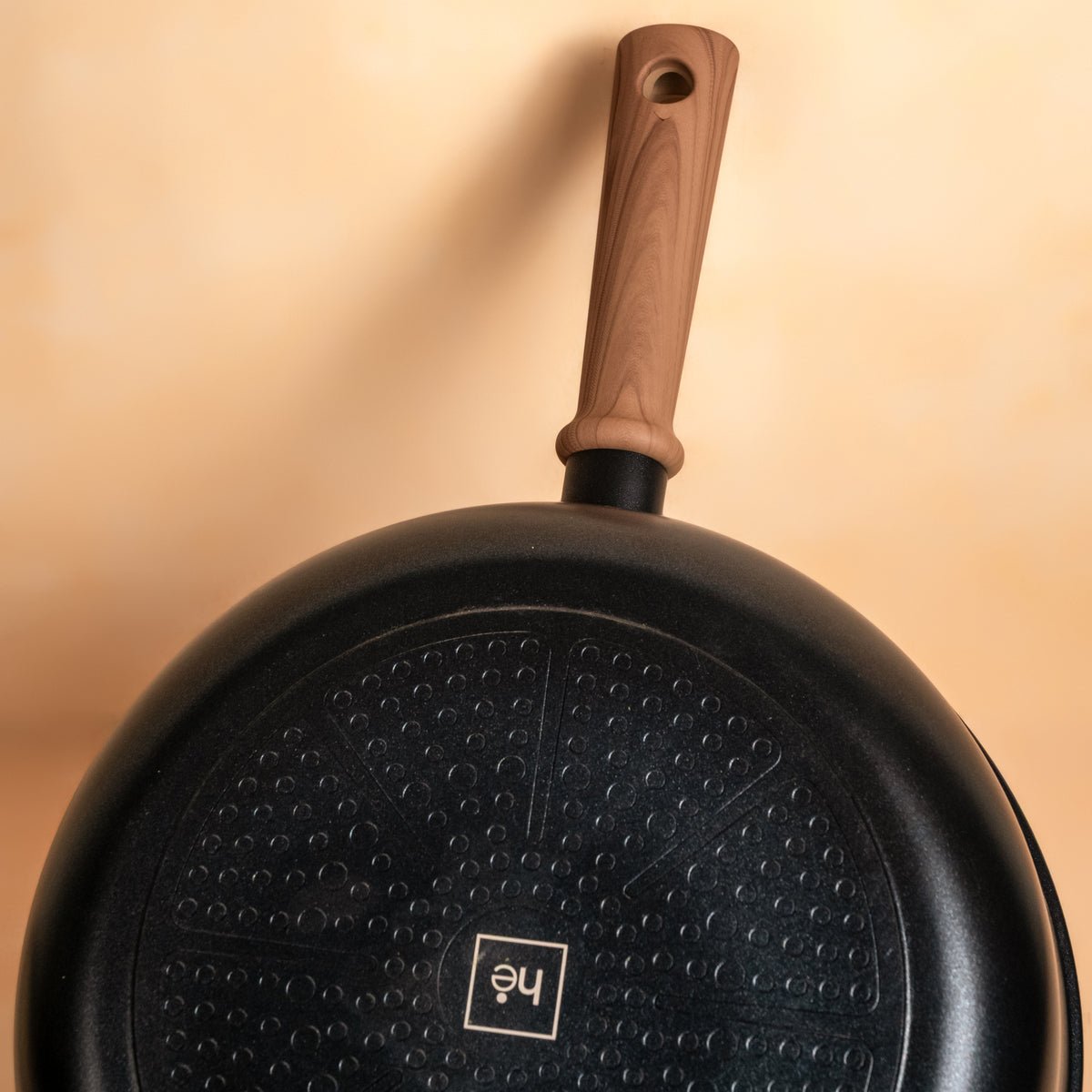 Durable Aluminum Alloy Titanium Fry  Wok with Non-Stick Surface (28cm)