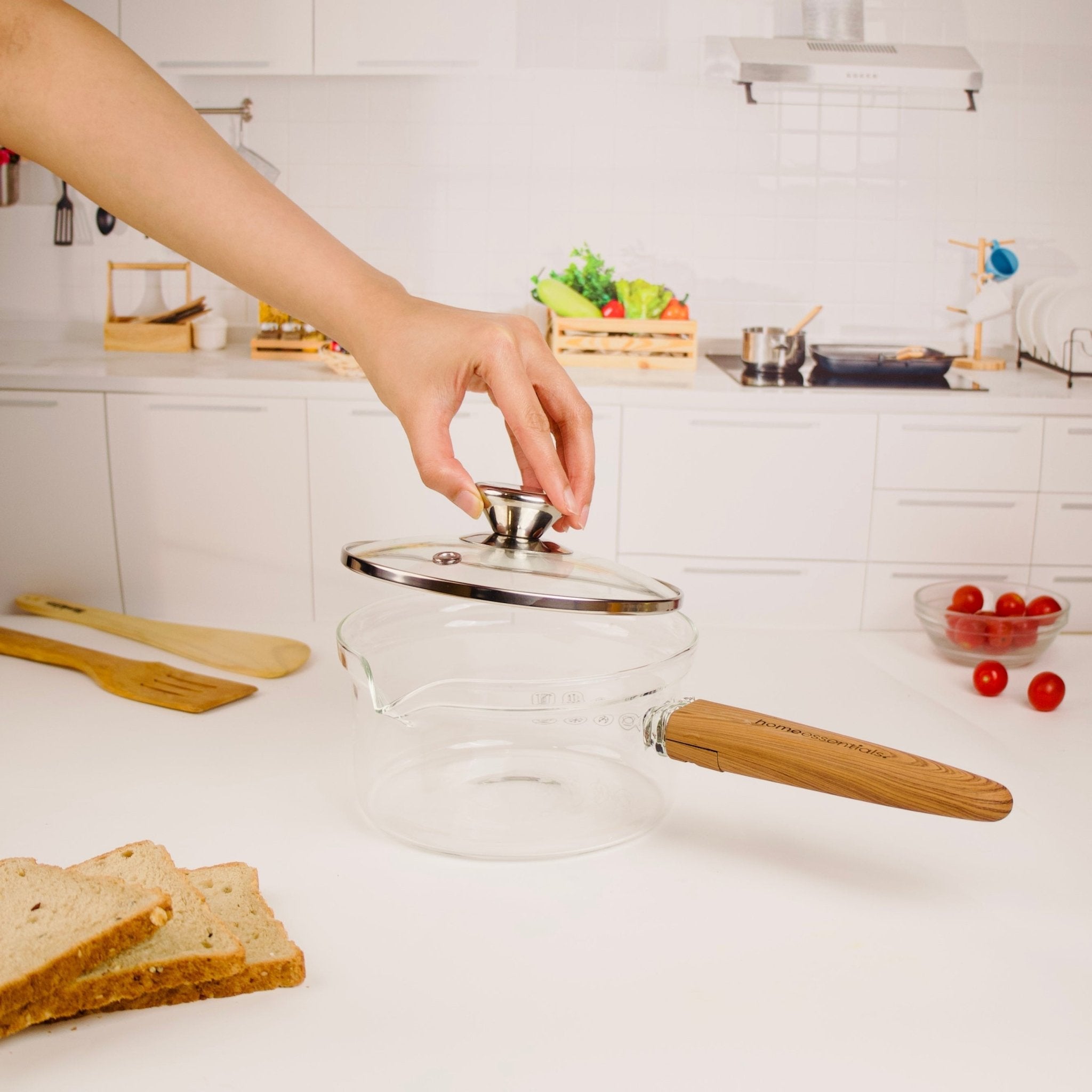 Multi-Functional Borosilicate Glass Pan with Wooden Handle (1300ml)